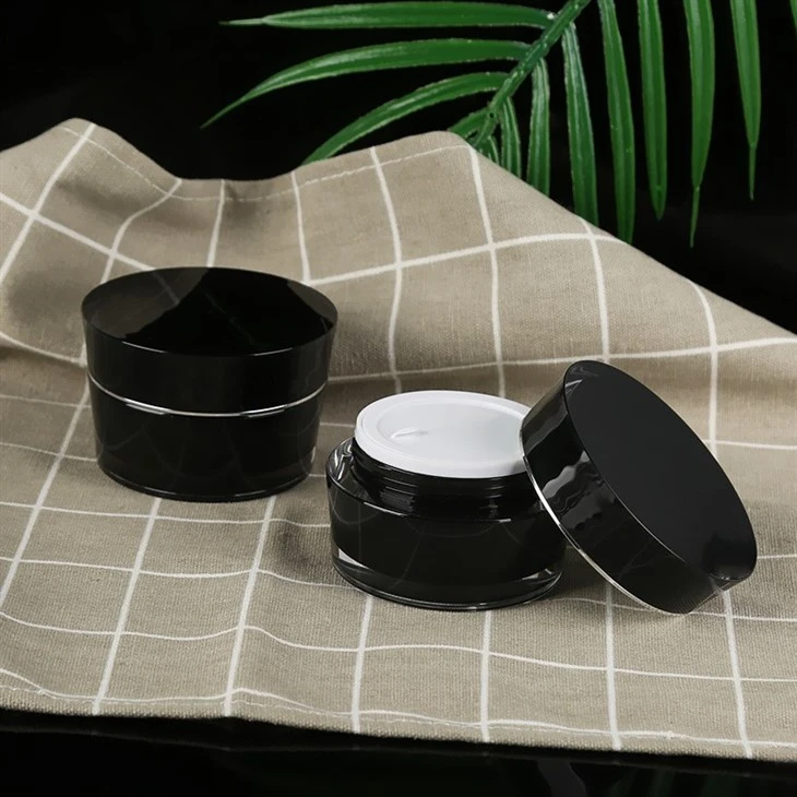Zwarte crème pot